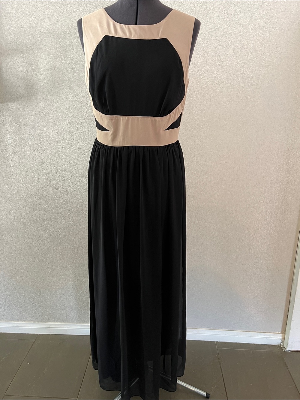 Enfocus Studio Black and Beige Maxi Dress